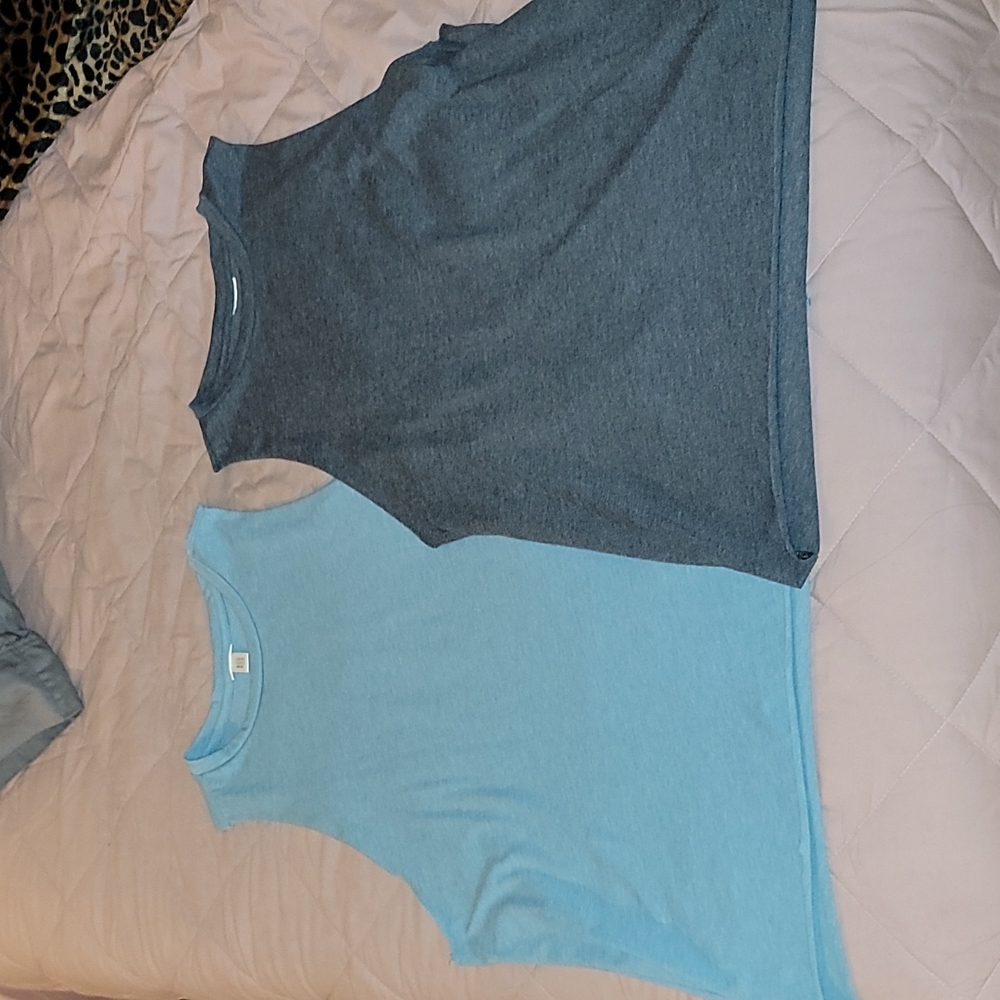 2 reebok muscle tanks